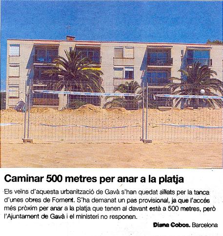 Foto-den&uacute;ncia publicada el 3 de Juliol de 2008 al diari EL PERI&Oacute;DICO sobre les mol&egrave;sties que causen a "Pine Beach" (Gav&agrave; Mar) les obres del nou tram del passeig mar&iacute;tim